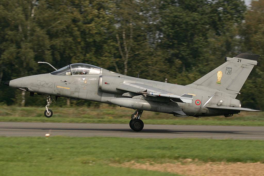 EBFS060928 32-21 AMX AMI LV MM7197/32-21 AMX 32 Stormo AMI (C) 28/09/06 Admin